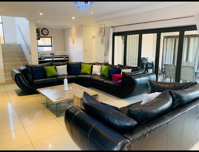 6 BEDROOM HOUSE FOR SALE IN SAVANNAH COUNTRY ESTATE